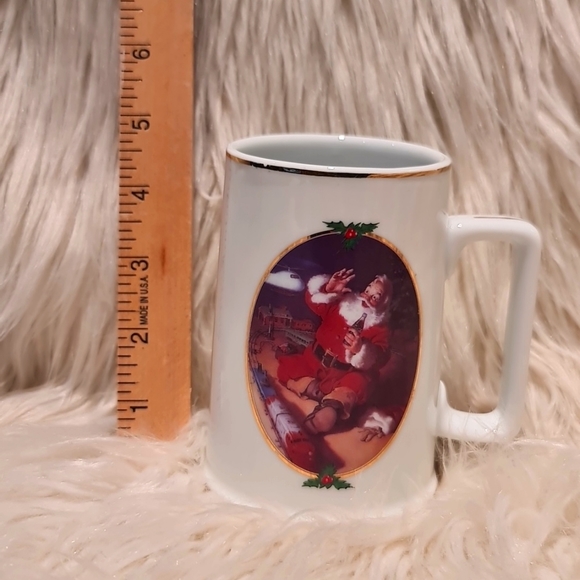 Vintage 1996 Coca-Cola Mug Santa and Train "Seasons Greetings" - Picture 7 of 7